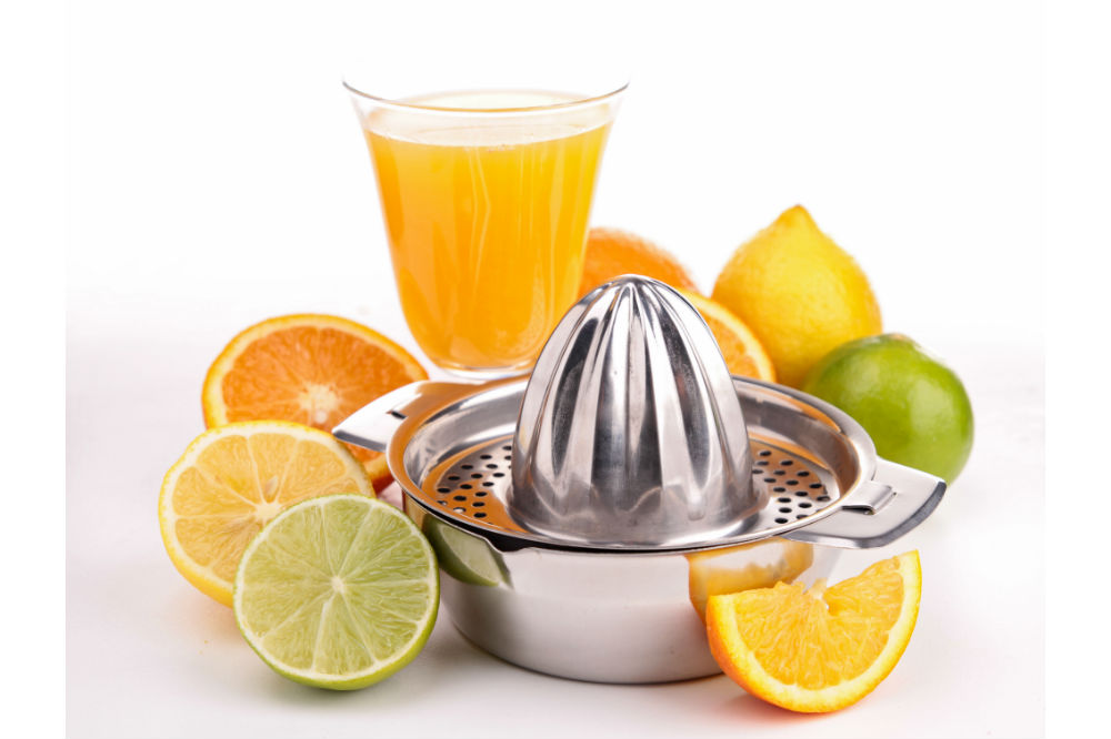 Pros and Cons of Juicing vs. Blending